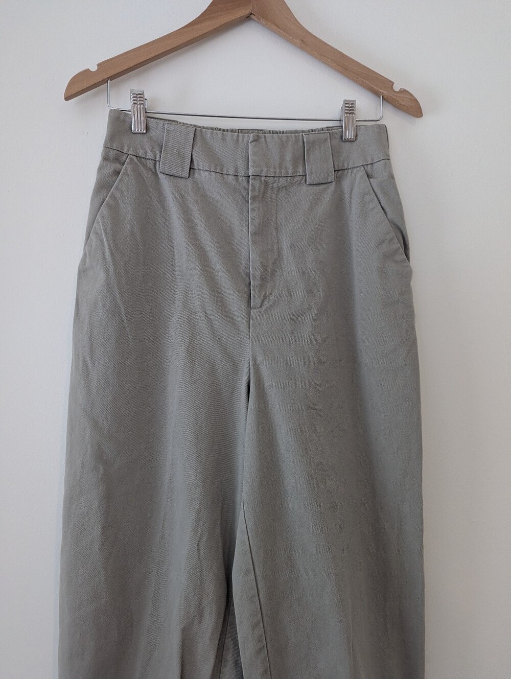 TNA Relaxed High-Rise Cargo Joggers in Stone - Picture 4 of 8